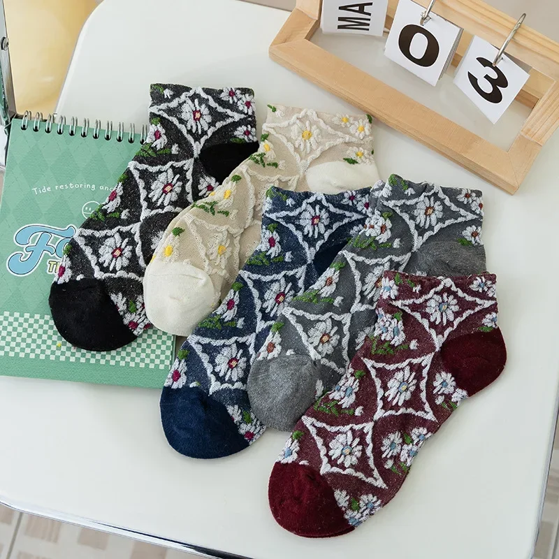 Винтажные женские носки в Корейском стиле Харадзюку, короткие носки с цветочным принтом, женские хлопковые дышащие милые низкие носки до щиколотки
Винтажные женские носки в Корейском стиле Харадзюку, короткие носки с цветочным принтом, женские хлопковые дышащие милые низкие носки до щиколотки