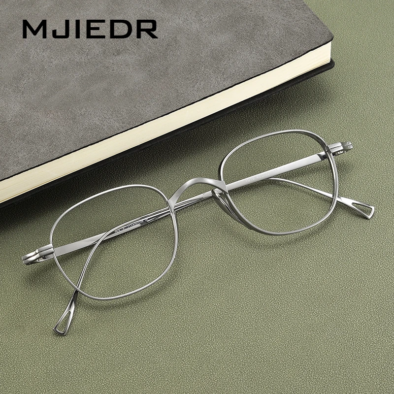 

MJIEDR Pure Titanium Eyeglasses Frame Men Women Retro Oval Spectacle Frames Optical Glasses Eyewear Ultri-light Fashion Unisex