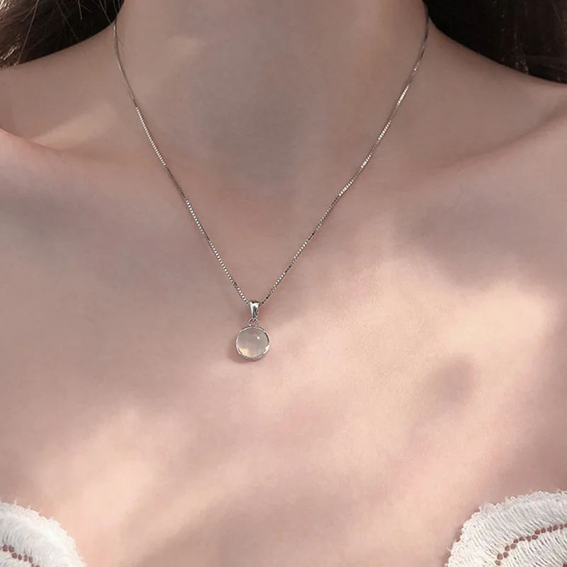 

Inlaid Crystals Zircon Round Pendant Necklaces for Women Temperament Clavicle Chain Choker Fashion Jewelry Accessories Collares