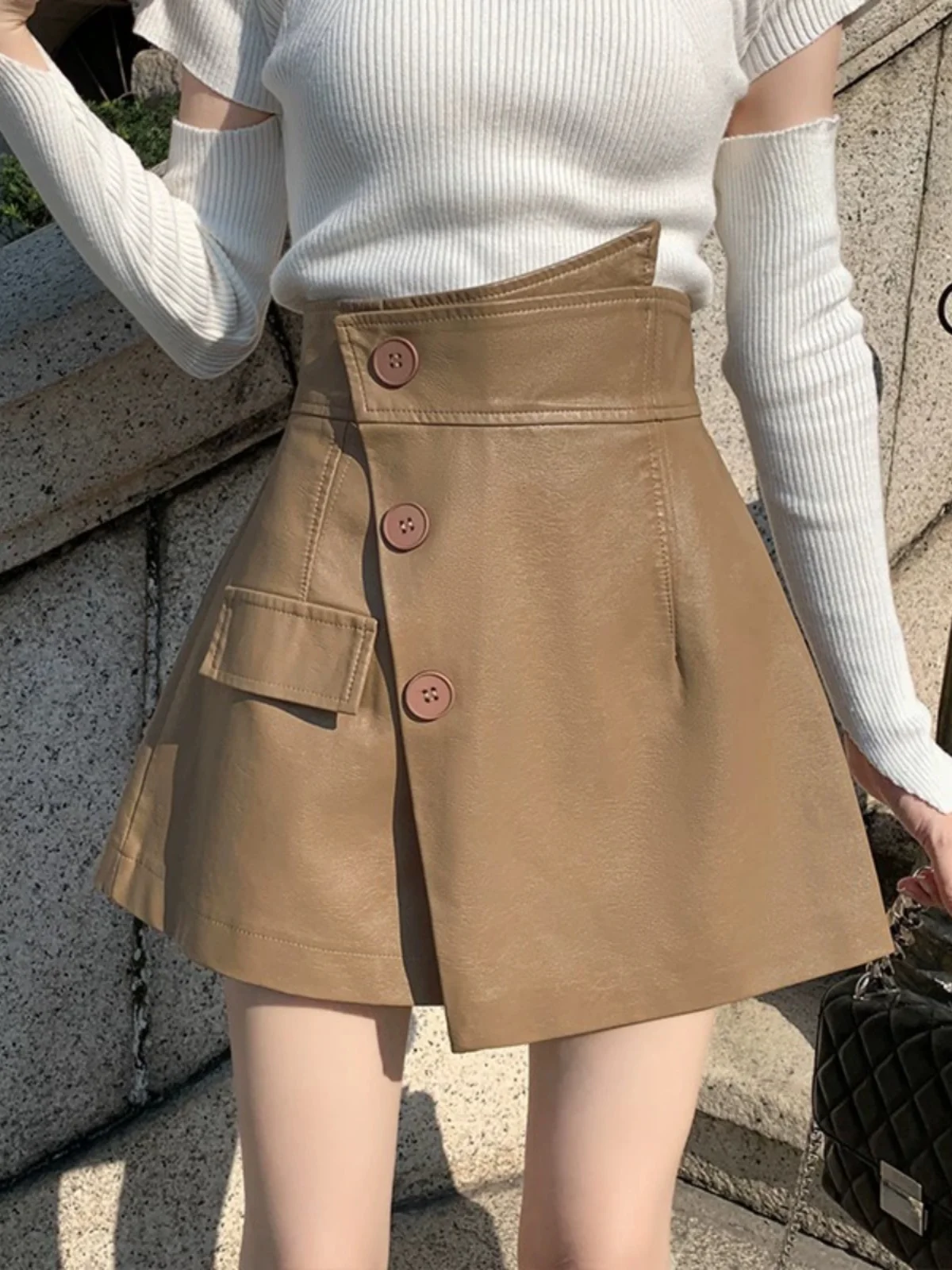 Fall Winter Leather Corduroy Skirt 2024 New Fashion High Waist Button PU A Line Skirts Mini Solid Split Skirts Female F108
Fall Winter Leather Corduroy Skirt 2024 New Fashion High Waist Button PU A Line Skirts Mini Solid Split Skirts Female F108