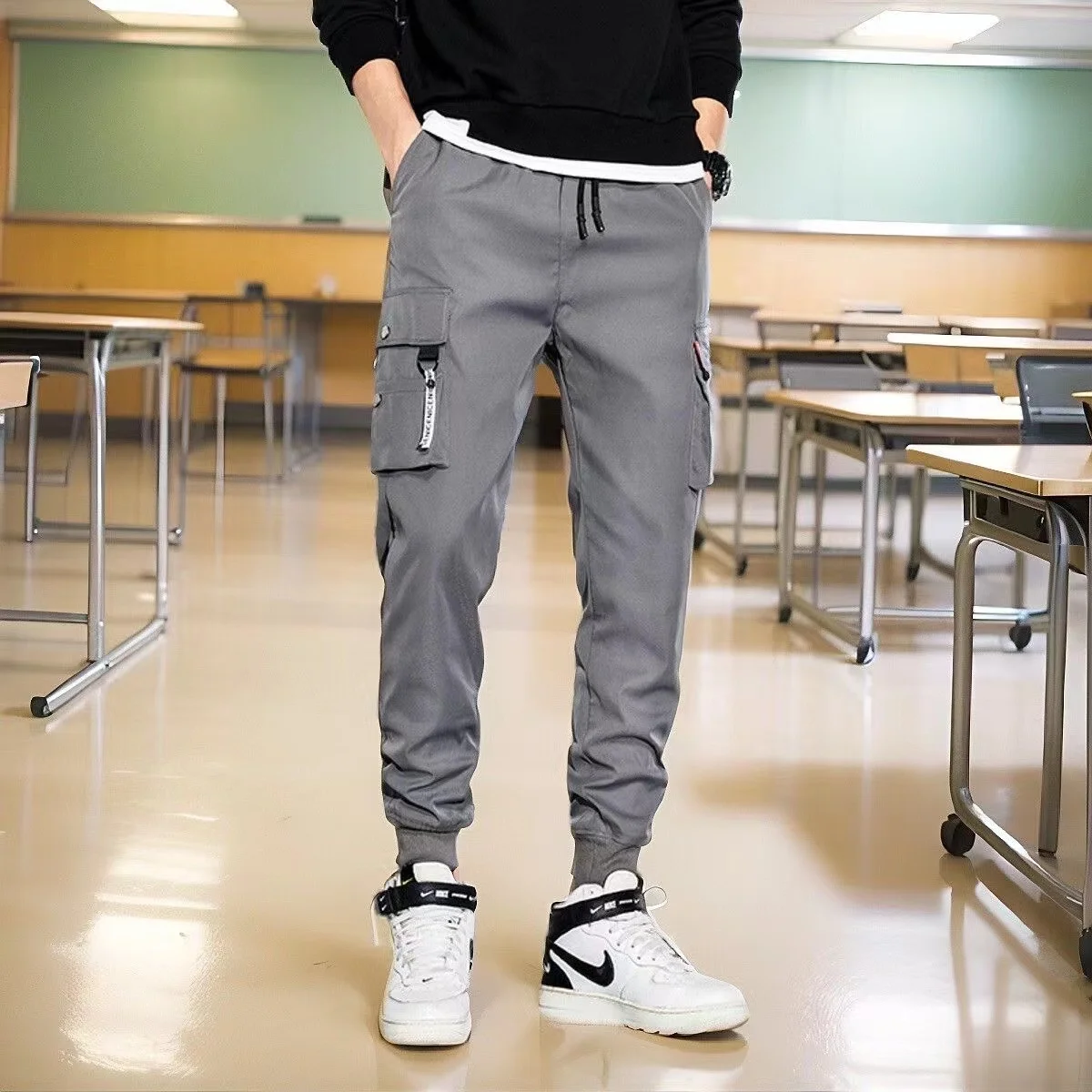 New Summer Ice Thin Men's casual pants Korean version of the trend of fast-drying straight-tube baggy pants
New Summer Ice Thin Men's casual pants Korean version of the trend of fast-drying straight-tube baggy pants