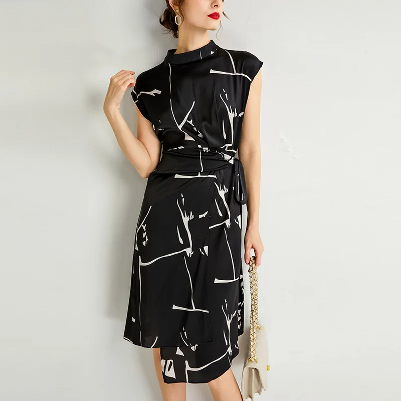 2024 Summer New French Tea Break Silk Women's Dress Sleeveless Standing Neck Lace up Mid Length Dress
2024 Summer New French Tea Break Silk Women's Dress Sleeveless Standing Neck Lace up Mid Length Dress