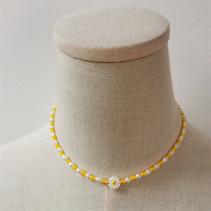2022 New Fashion Women Bohemian White Flower Yellow Beads Pearls Splicing Choker Necklace Women Summer Little Daisy Necklace
2022 New Fashion Women Bohemian White Flower Yellow Beads Pearls Splicing Choker Necklace Women Summer Little Daisy Necklace