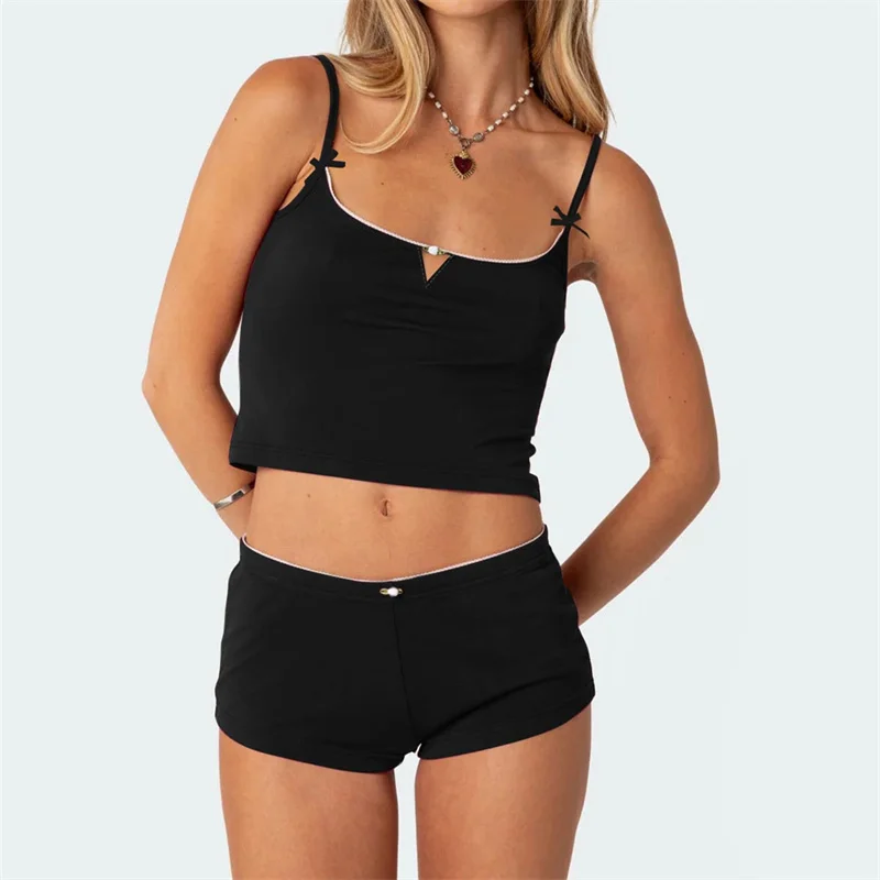 Комплект пижамный женский из топа и шортов с высокой талией и бантом
Комплект пижамный женский из топа и шортов с высокой талией и бантом