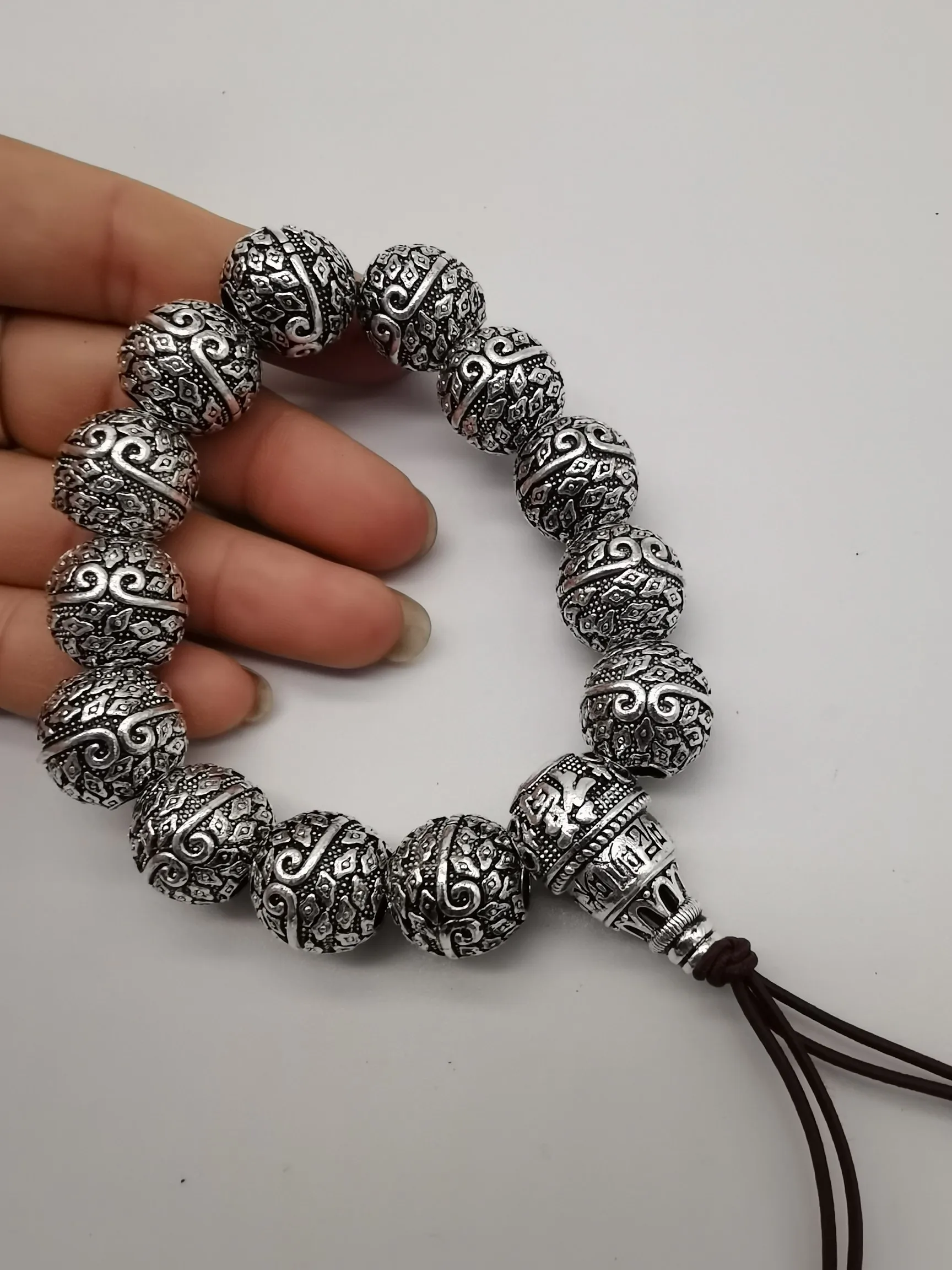 China Elaborate Tibetan Silver Lucky “Auspicious”Bracelet/Necklace Metal Handicraft Decoration Home Decoration
China Elaborate Tibetan Silver Lucky “Auspicious”Bracelet/Necklace Metal Handicraft Decoration Home Decoration