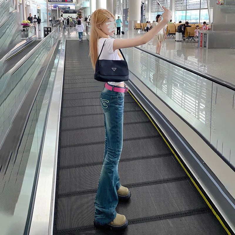 American retro hot girls Bell-bottoms low waist wide leg pants early autumn slim jeans women
American retro hot girls Bell-bottoms low waist wide leg pants early autumn slim jeans women