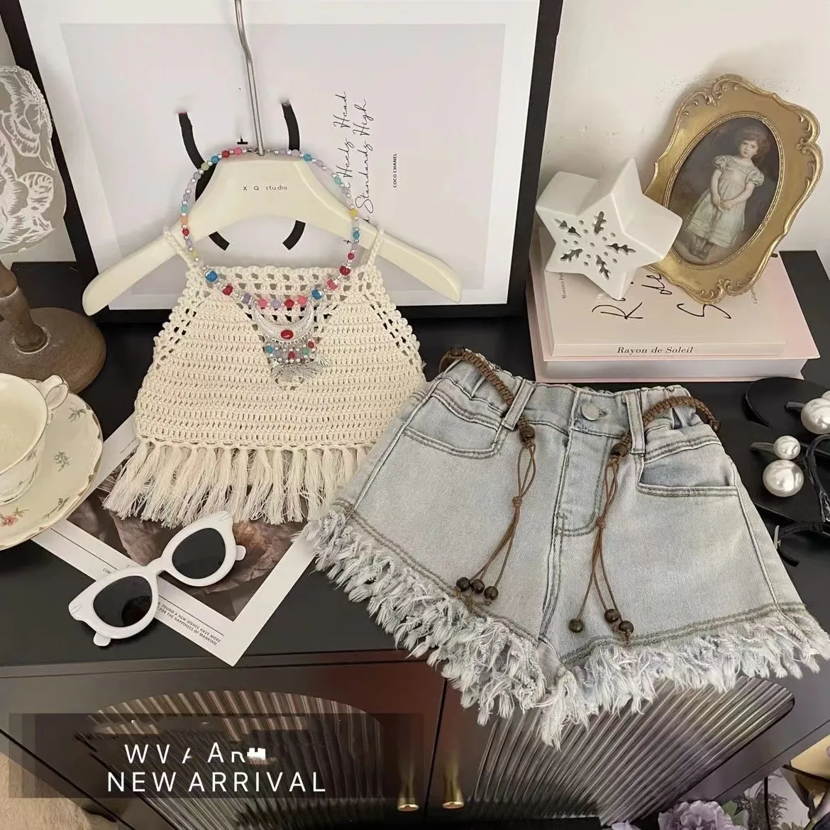 Girls Summer Set 2024 Summer New Vacation Network Celebrity Girl Fashionable Suspender Denim Shorts Two-piece Set Kids Outfits 
Girls Summer Set 2024 Summer New Vacation Network Celebrity Girl Fashionable Suspender Denim Shorts Two-piece Set Kids Outfits