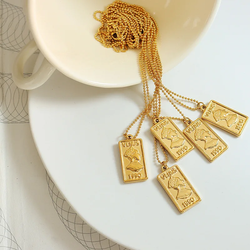 Double Sided Portrait Pendant Necklace Square Embossed Handmade Necklace Titanium Steel Jewelry Gifts for Friends 
Double Sided Portrait Pendant Necklace Square Embossed Handmade Necklace Titanium Steel Jewelry Gifts for Friends