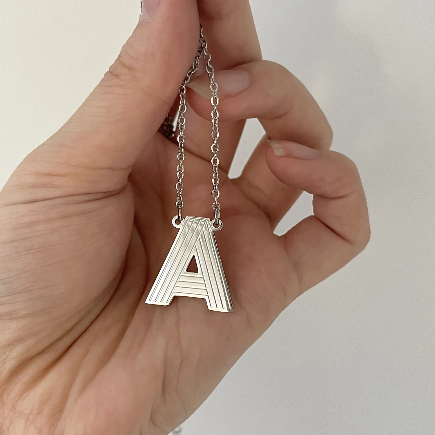 Ожерелье MYDIY с вертикальными полосками алфавита, индивидуальный кулон из нержавеющей стали с алфавитом, подарок на День святого Валентина для парня
Ожерелье MYDIY с вертикальными полосками алфавита, индивидуальный кулон из нержавеющей стали с алфавитом, подарок на День святого Валентина для парня