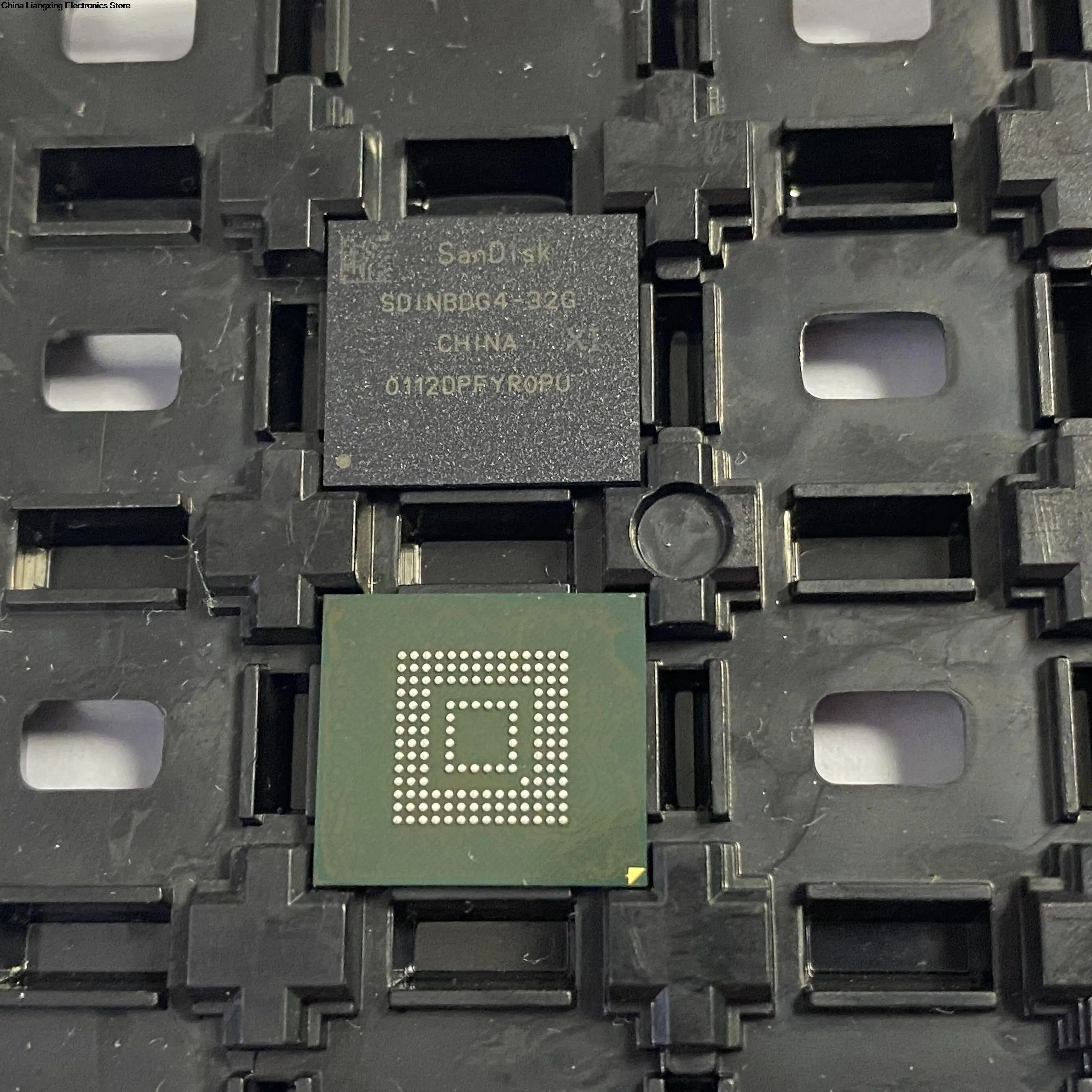 100% new original SDINBDG4-32G BGA EMMC Memory chip SDINBDG4 32G SDINBDG4-32G-XI1
100% new original SDINBDG4-32G BGA EMMC Memory chip SDINBDG4 32G SDINBDG4-32G-XI1