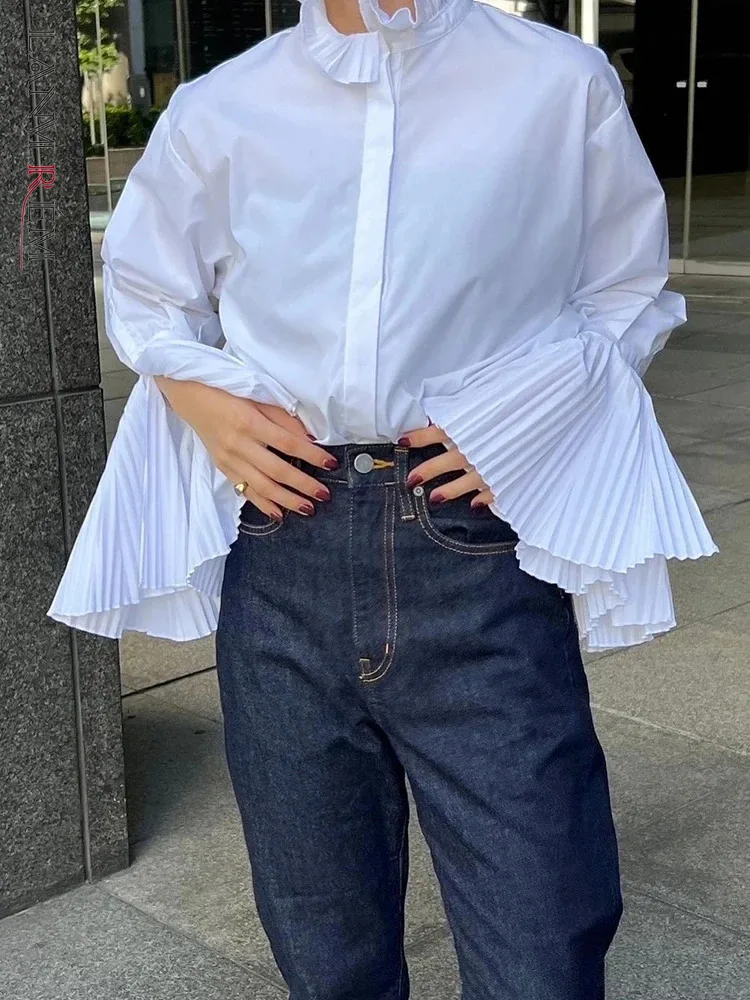 

[LANMREM] Designer Fashion Shirts Women Big Flare Sleeves Single Breasted Loose Korean Style Female Top 2024 Spring New 2DA3059