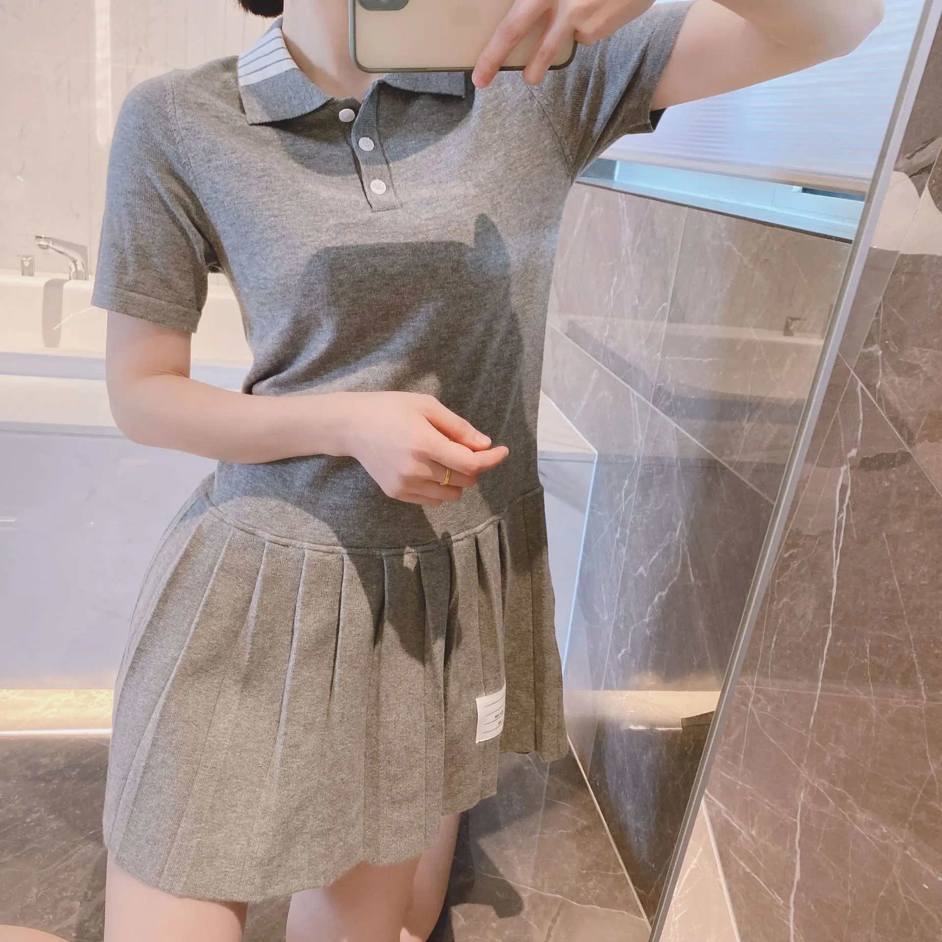 High quality Korean style TB Lapel Four-bar Sleeveless Knit Vest Skirt Dress Pleated Skirt In Summer
High quality Korean style TB Lapel Four-bar Sleeveless Knit Vest Skirt Dress Pleated Skirt In Summer
