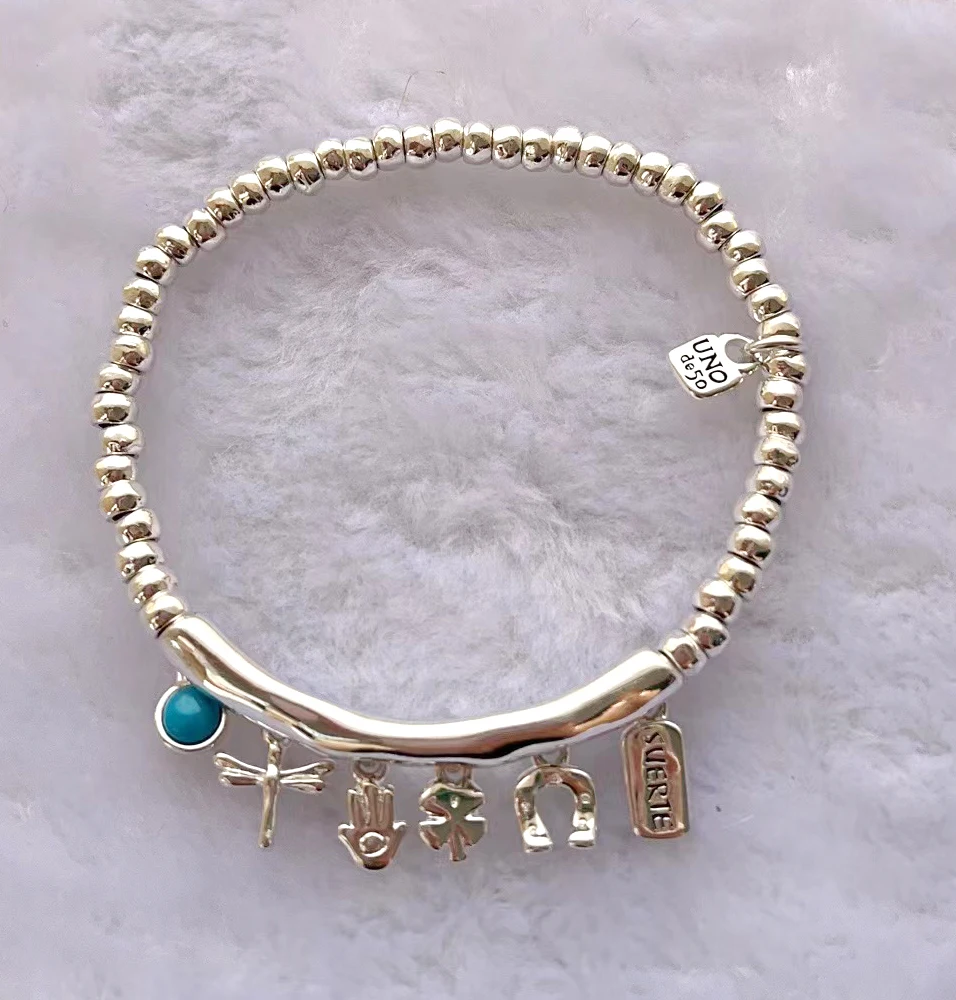 2023 new UNOde50 fashion electroplating 925 silver simple small flat pendant bracelet women romantic holiday gift
2023 new UNOde50 fashion electroplating 925 silver simple small flat pendant bracelet women romantic holiday gift