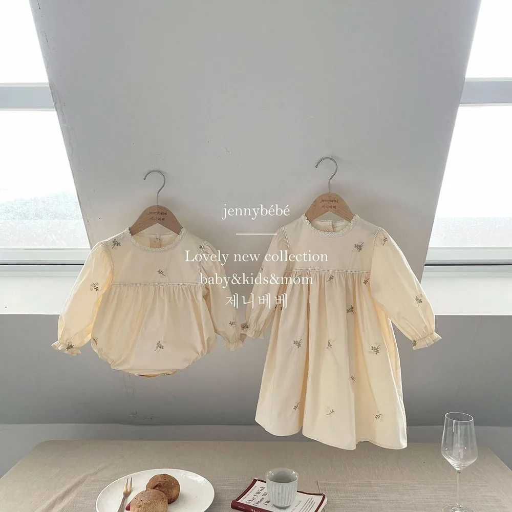 Royal Style Embroidery Floral Little Girls Dress +Romper Spring Autumn Baby Long Sleeve Lace Bodysuit Christmas Kids Clothing
Royal Style Embroidery Floral Little Girls Dress +Romper Spring Autumn Baby Long Sleeve Lace Bodysuit Christmas Kids Clothing