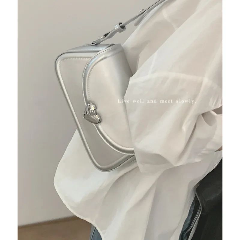 

French niche haute couture underarm bag for women 2023 new fashion love buckle small square bag versatile shoulder bag