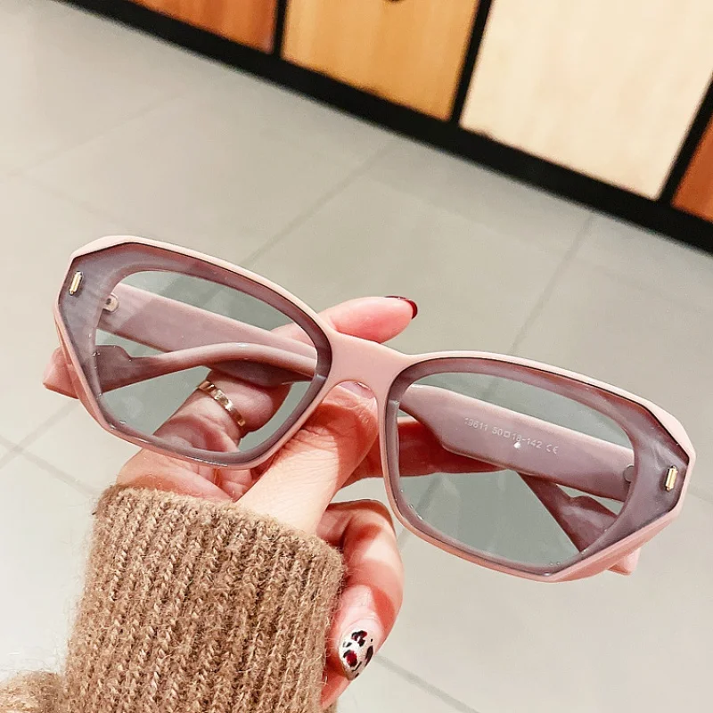 New Small Square Box Simple Rivet Sunglasses Women's Fashionable UV-Proof Fashionable Sunglasses Men
New Small Square Box Simple Rivet Sunglasses Women's Fashionable UV-Proof Fashionable Sunglasses Men
