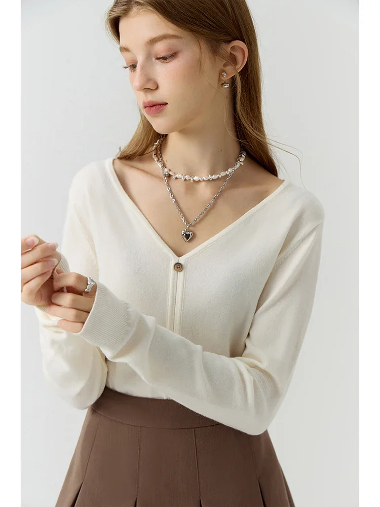 FSLE Casual Elegant Cozy Sense Big V-neck Sweater for Women Autumn 2023 New All-match Solid Color Bottoming Shirt Female
FSLE Casual Elegant Cozy Sense Big V-neck Sweater for Women Autumn 2023 New All-match Solid Color Bottoming Shirt Female