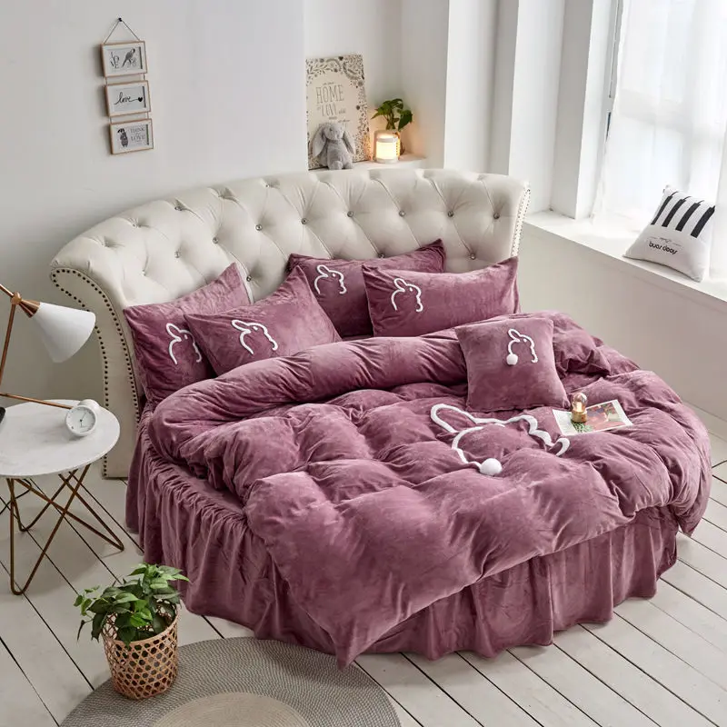 4PCs Crystal velvet round bed luxury queen bedding set thick soft duvet cover bed skirt pillowcases king size warm home textile
4PCs Crystal velvet round bed luxury queen bedding set thick soft duvet cover bed skirt pillowcases king size warm home textile