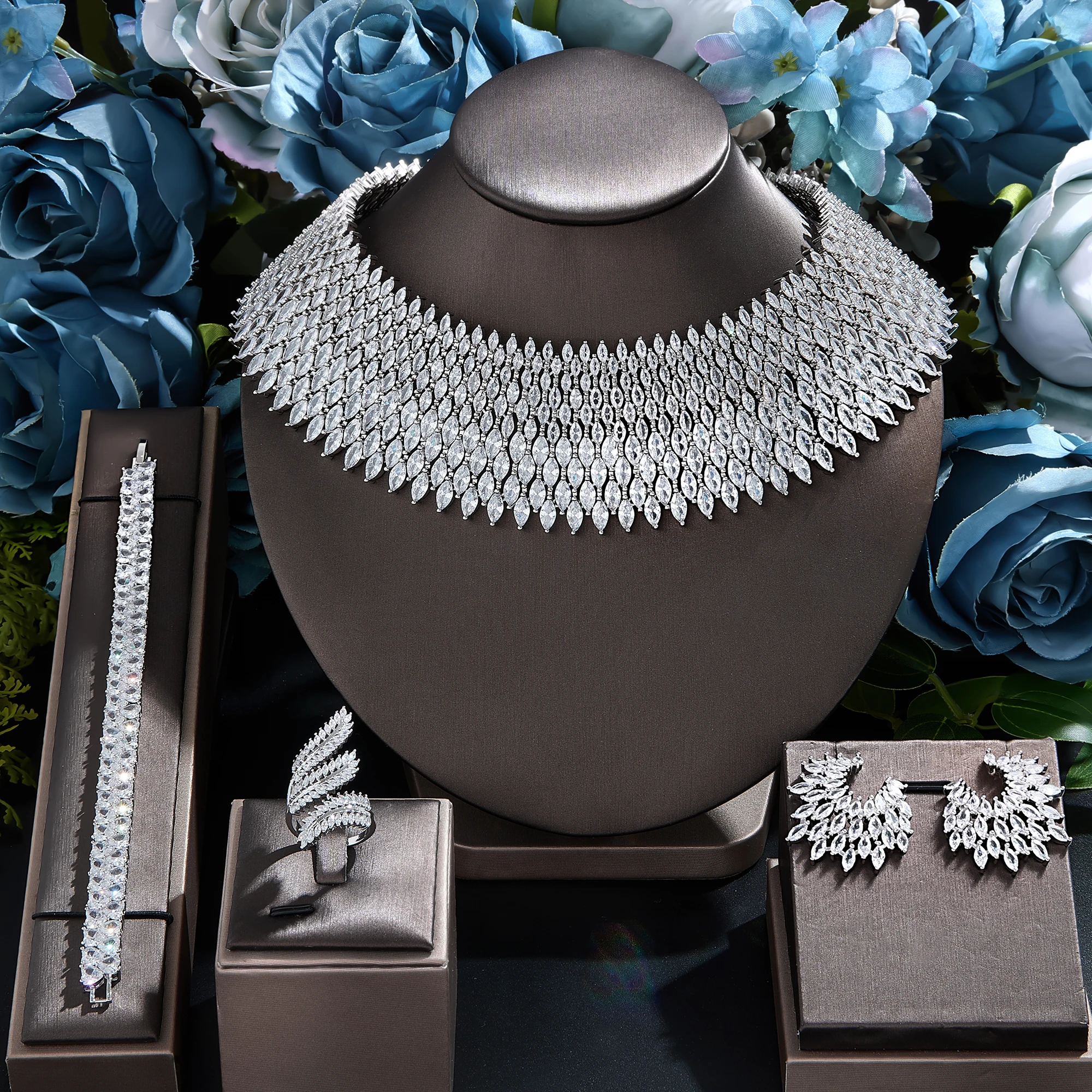 Super Deluxe Full Cubic Zirconia Dubai Wedding Bridal Jewelry Set for Women Heavy 4 pcs Chocker Necklace Brides Accessories
Super Deluxe Full Cubic Zirconia Dubai Wedding Bridal Jewelry Set for Women Heavy 4 pcs Chocker Necklace Brides Accessories