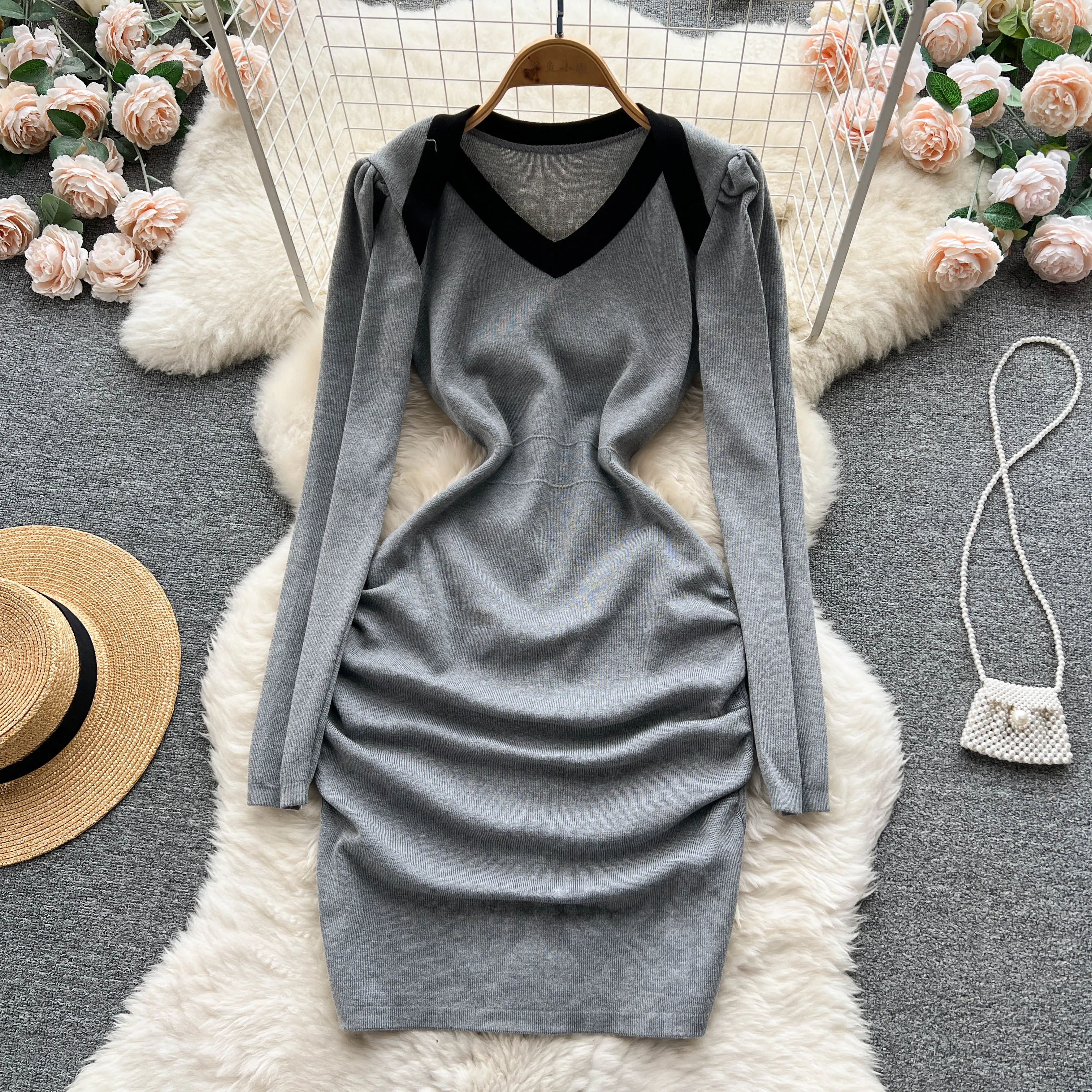 Autumn and Winter French Pleated College Style Hot Girls V-neck Package Hip Bottoming Senior Sense of Knitted Sexy Dress
Autumn and Winter French Pleated College Style Hot Girls V-neck Package Hip Bottoming Senior Sense of Knitted Sexy Dress