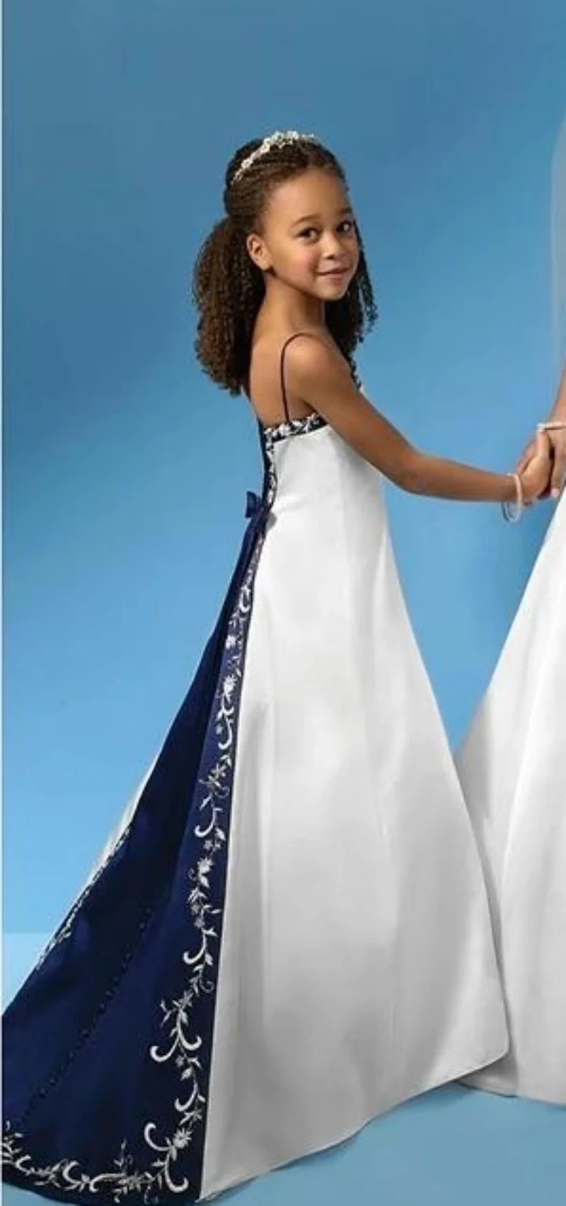 Princess Embroidery Junior Bridesmaid Dresses Strapless Flower Girls Dresses Summer Little Girls Kid First Communion Dresses
Princess Embroidery Junior Bridesmaid Dresses Strapless Flower Girls Dresses Summer Little Girls Kid First Communion Dresses