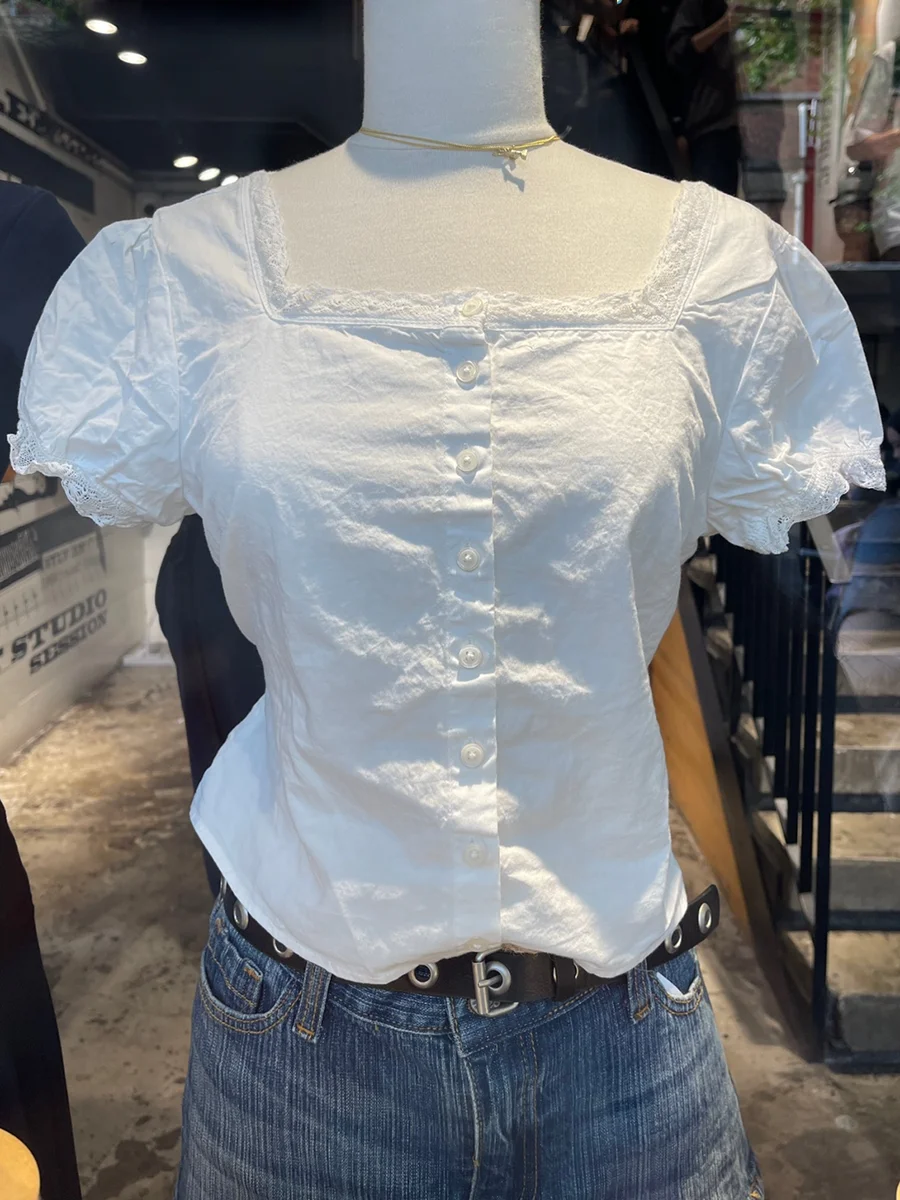 

Белая кружевная футболка с отделкой, Весенняя однобортная хлопковая милая блузка с квадратным воротником и поясом, Женский Топ, уличная одежда, футболка с длинным рукавом