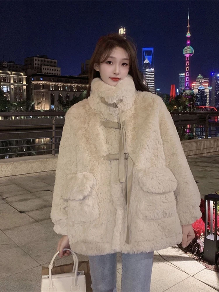 Autumn and Winter New Women's Fashion Casual Loose Lapel Fur Integrated Motorcycle Jacket Coat
Autumn and Winter New Women's Fashion Casual Loose Lapel Fur Integrated Motorcycle Jacket Coat