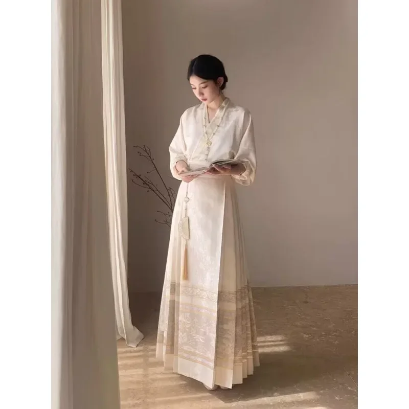 Weaving gold makeup flower horse face skirt, new Chinese style slimming long skirt, Chinese style horse face skirt
Weaving gold makeup flower horse face skirt, new Chinese style slimming long skirt, Chinese style horse face skirt