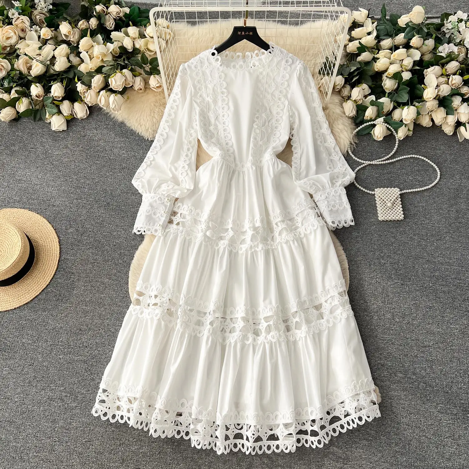 Runway Fashion Emboridery Lace Dress Women's O-Neck Long Lantern Sleeve High Waist Hollow Out Party Evening Vestidos Robes
Runway Fashion Emboridery Lace Dress Women's O-Neck Long Lantern Sleeve High Waist Hollow Out Party Evening Vestidos Robes