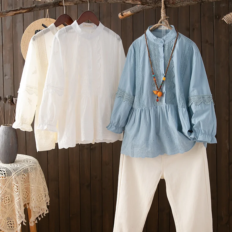 

Женская хлопковая блузка с длинным рукавом, белая, синяя, бежевая кружевная рубашка, топы в японском стиле, одежда в стиле бохо с вышивкой и воротником-стойкой