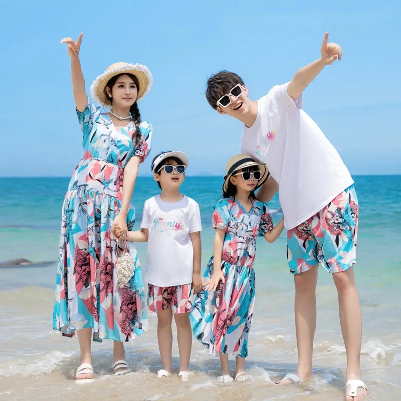 Summer Family Matching Outfits Beach Mum Daughter Floral Dresses Dad Son Cotton T-shirt& Shorts Couple Clothes Holiday Seaside
Summer Family Matching Outfits Beach Mum Daughter Floral Dresses Dad Son Cotton T-shirt& Shorts Couple Clothes Holiday Seaside