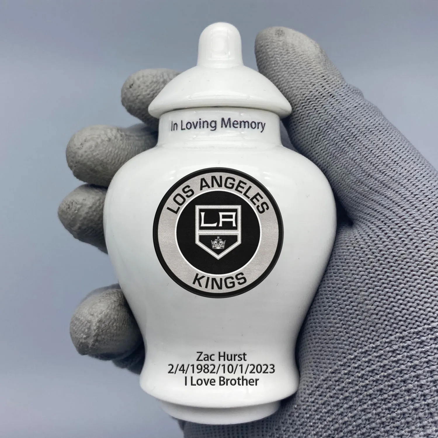 

Mini Urn for Los Angeles Kings-themed Logo Custom Urn.Send me the name/date you want to appear on the urn by Remarks Message