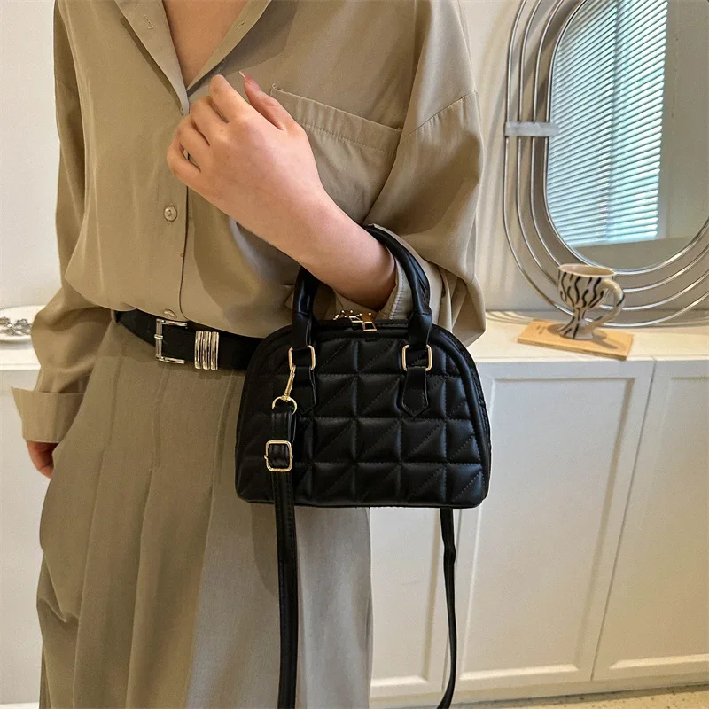 Fashionable Solid Color Handheld Bag for Women's 2023 Summer New Fashionable and Fashionable Casual One Shoulder Diamond Cross
Fashionable Solid Color Handheld Bag for Women's 2023 Summer New Fashionable and Fashionable Casual One Shoulder Diamond Cross