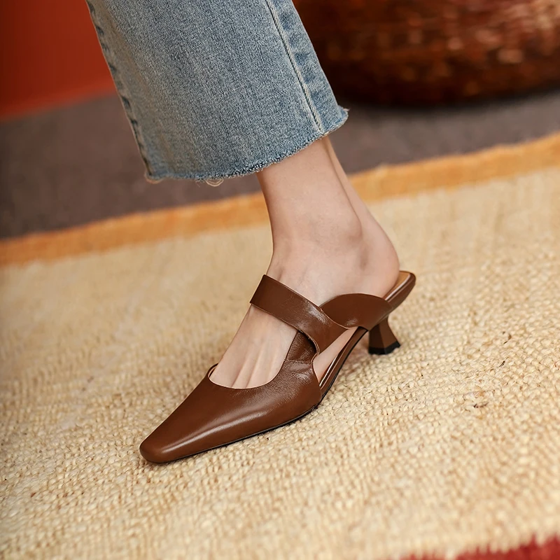 2023 Summer Slippers Women Genuine Leather Shoes for Women Pointed Toe Thin Heel Mules Elegant Sandals Women Cover Toe Slides
2023 Summer Slippers Women Genuine Leather Shoes for Women Pointed Toe Thin Heel Mules Elegant Sandals Women Cover Toe Slides