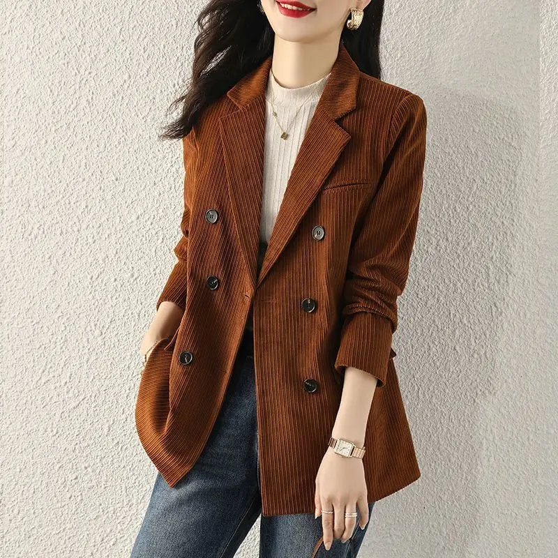 Woman's Autumn and Winter British Syle Corduroy Short Suit Blazers Retro Casual Solid Color Double-breasted Loose Jacket
Woman's Autumn and Winter British Syle Corduroy Short Suit Blazers Retro Casual Solid Color Double-breasted Loose Jacket