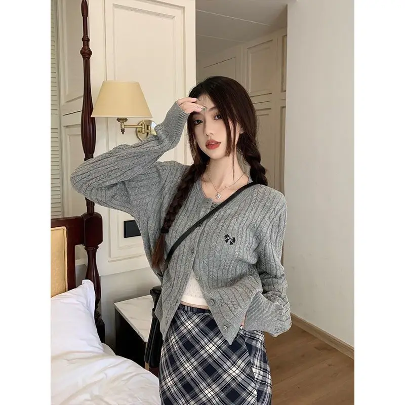 Deeptown Korean Style Gray Sweater Cardigan Women Bow Embroidery Sweet Preppy Slim Crop Knitwear Jackets Button Up Jumper Autumn
Deeptown Korean Style Gray Sweater Cardigan Women Bow Embroidery Sweet Preppy Slim Crop Knitwear Jackets Button Up Jumper Autumn