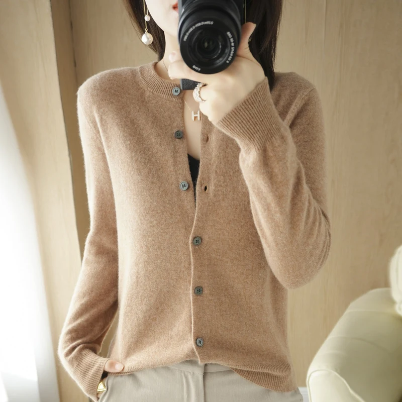 2022 New Spring and Autumn women's cashmere cardigan long-sleeved knitted O-Neck Cashmere sweater cardigan
2022 New Spring and Autumn women's cashmere cardigan long-sleeved knitted O-Neck Cashmere sweater cardigan