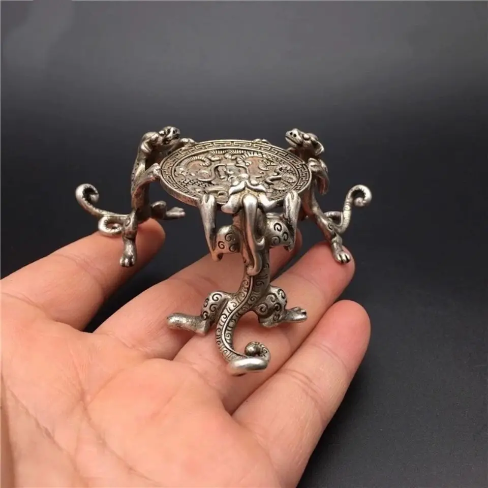White copper dragon oil lamp antique bronze ware Pixiu candlestick office Buddha hall decoration gift
White copper dragon oil lamp antique bronze ware Pixiu candlestick office Buddha hall decoration gift