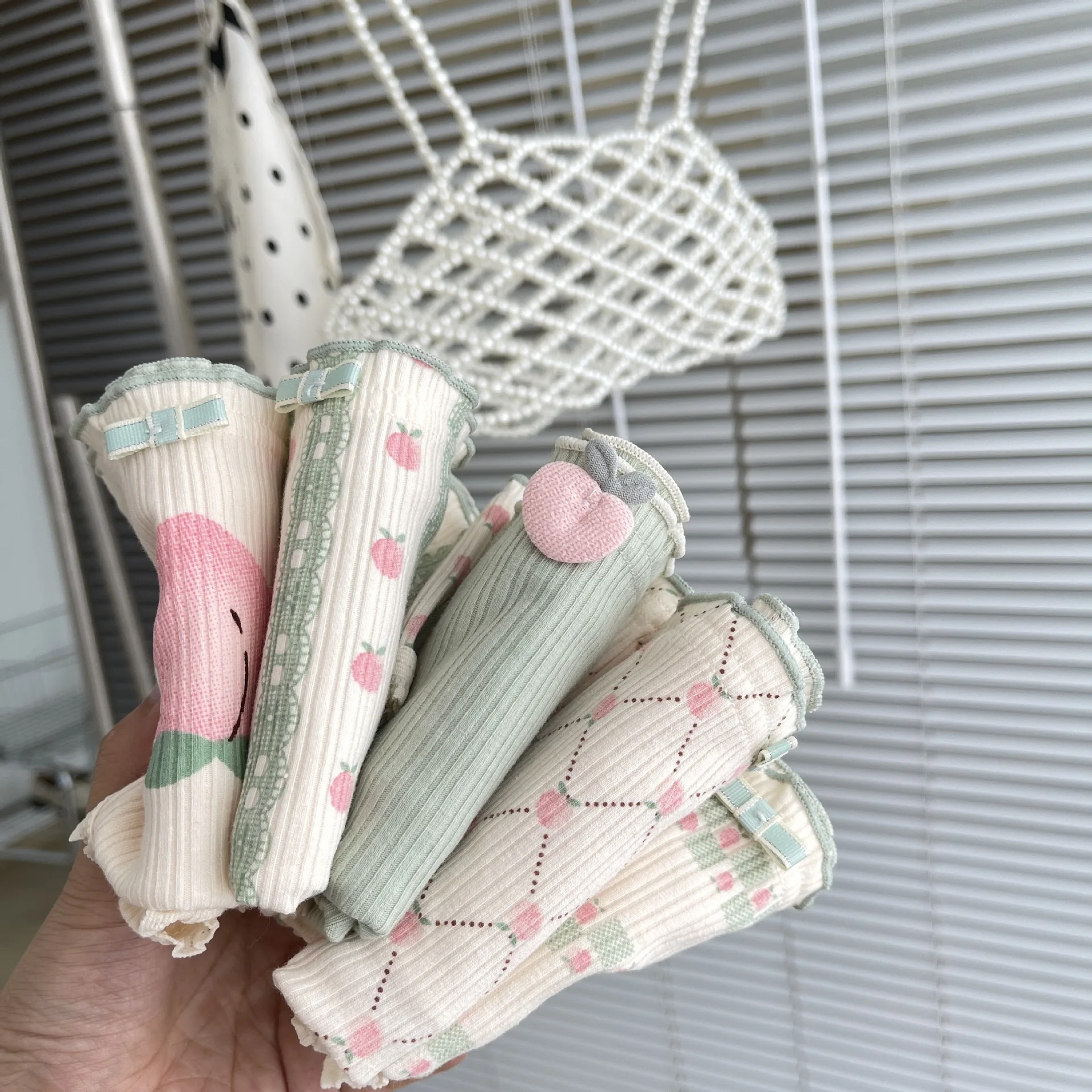 new underwear 5pc/lot cotton middle waist peach lovely print briefs young girl panties Teenager fashion students cartoon M L XL
new underwear 5pc/lot cotton middle waist peach lovely print briefs young girl panties Teenager fashion students cartoon M L XL