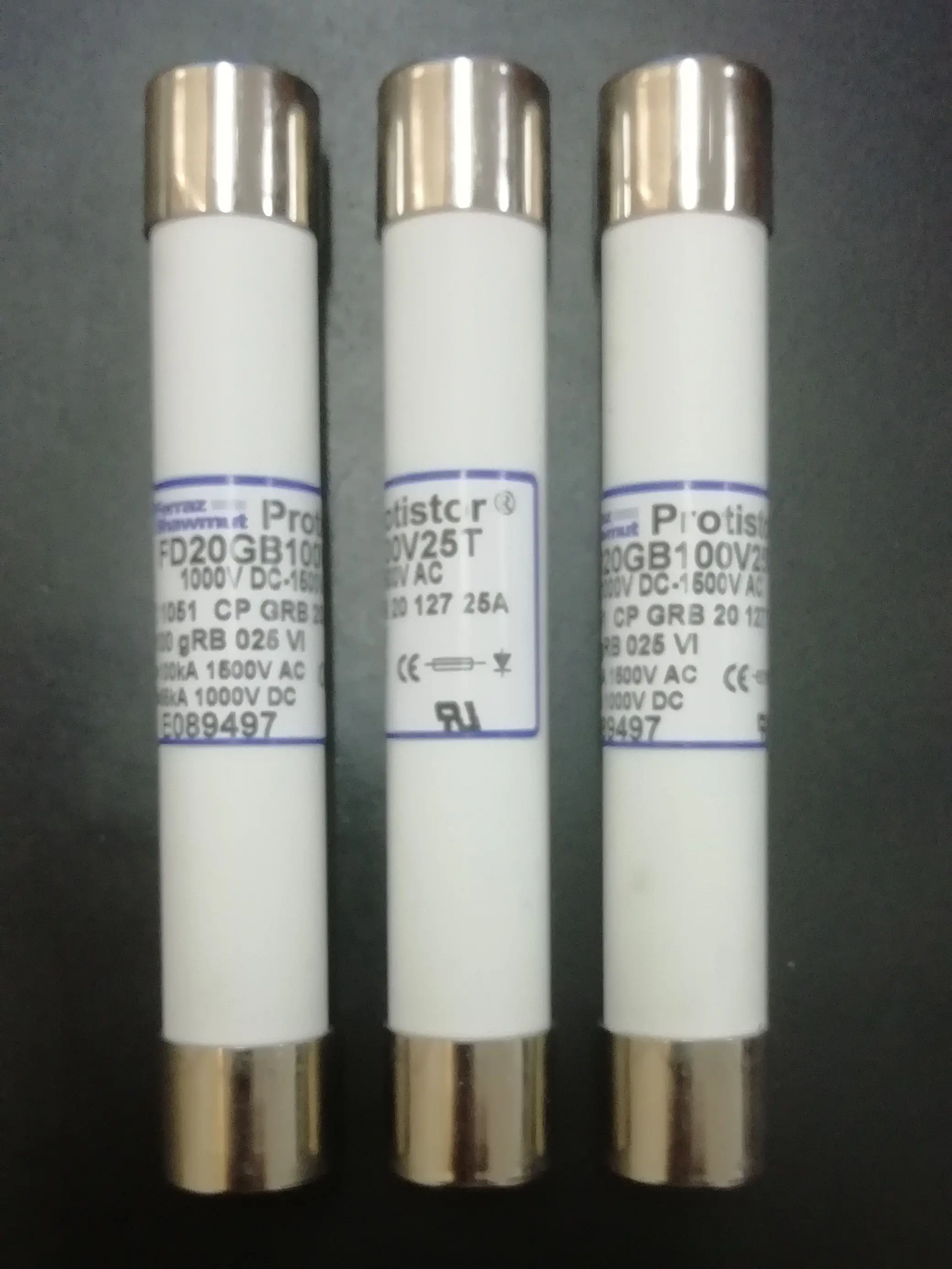 Предохранители: FD20GB150V2T CC1551 CP GRB 20,127 2 D150gRB2VI B088367 / FD20GB150V3.15T H075746 / FD20GB150V4T J075747 aR
Предохранители: FD20GB150V2T CC1551 CP GRB 20,127 2 D150gRB2VI B088367 / FD20GB150V3.15T H075746 / FD20GB150V4T J075747 aR