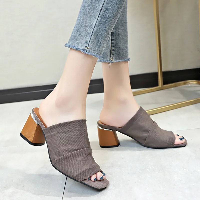 2022 new fashion trendy pointed toe stiletto high heel women's sandals with one-shaped hair ball decoration
2022 new fashion trendy pointed toe stiletto high heel women's sandals with one-shaped hair ball decoration