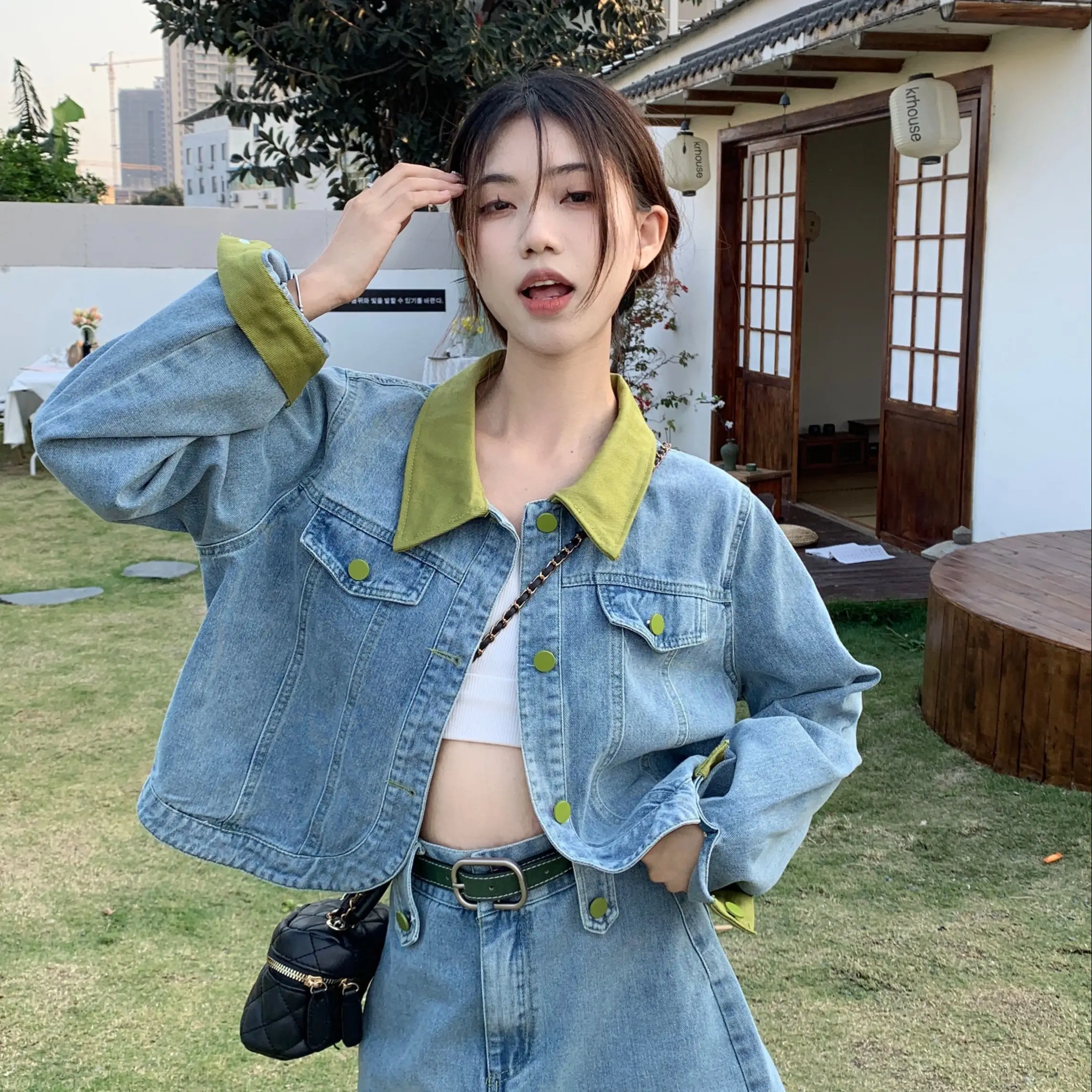 2023 Short Denim Jacket For Women Spring New Splicing Design Sense Retro Fashionable Free Shipping
2023 Short Denim Jacket For Women Spring New Splicing Design Sense Retro Fashionable Free Shipping