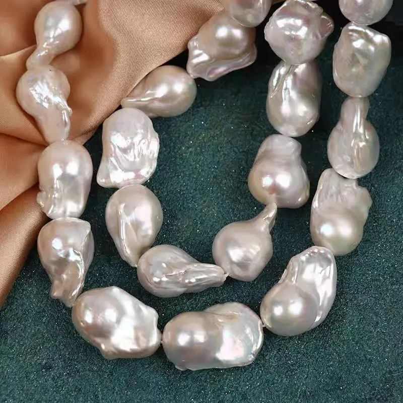 

Классическое ожерелье с барочным белым жемчугом 18-20 мм