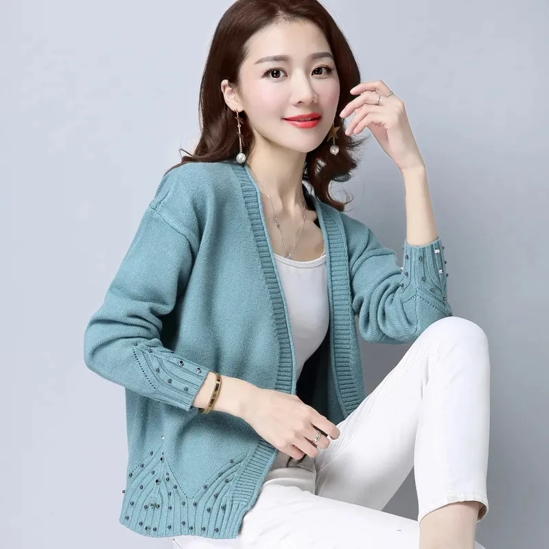 2022 New Autumn Women Short Sweater Cardigans Fashion Long Sleeved Cardigans Beading Casual Sweater Coats Outerwear A1020
2022 New Autumn Women Short Sweater Cardigans Fashion Long Sleeved Cardigans Beading Casual Sweater Coats Outerwear A1020