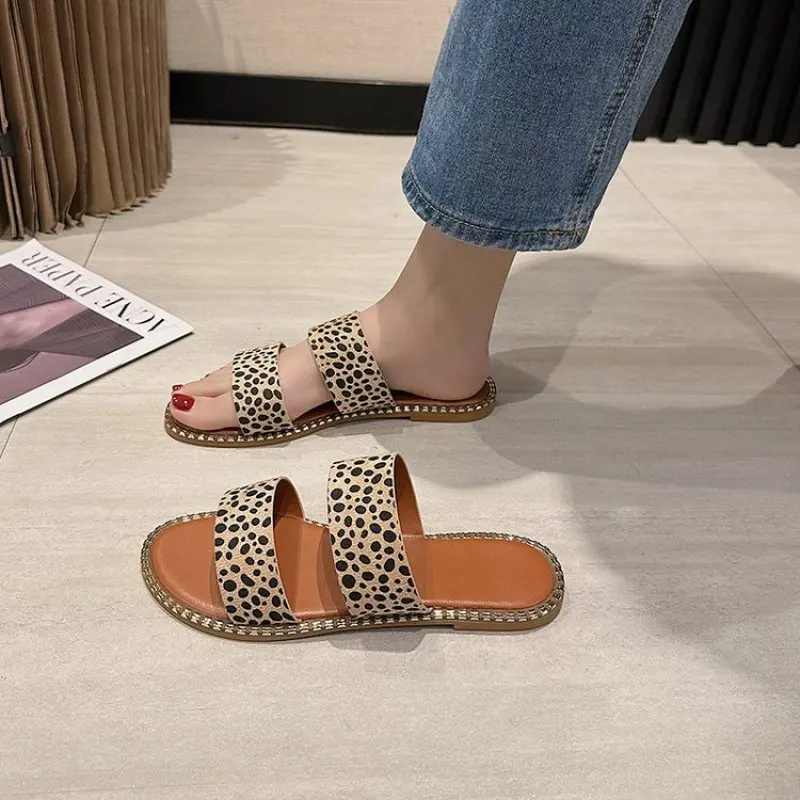 Women's Shoes 2023 Summer New Flat Metal Ladies Outer Wear Sandals Slippers Home All-match Leopard print Slippers Plus Size36-43
Women's Shoes 2023 Summer New Flat Metal Ladies Outer Wear Sandals Slippers Home All-match Leopard print Slippers Plus Size36-43