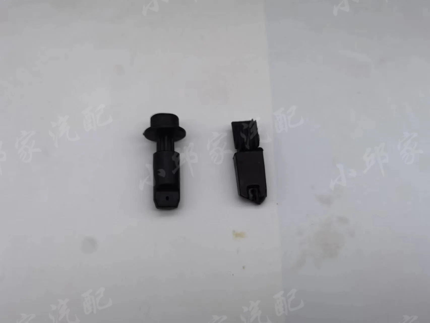 1Pc for 11-17 year Porsche Cayenne headlight brackets, Cayenne positioning pins, and fixing cards
1Pc for 11-17 year Porsche Cayenne headlight brackets, Cayenne positioning pins, and fixing cards