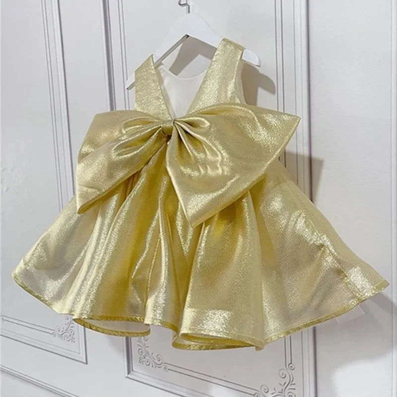 New golden Big bow infant Girl Dress baby 1st birthday Party children's Beauty Pageant Princess sexy Halloween sleeveless dress
New golden Big bow infant Girl Dress baby 1st birthday Party children's Beauty Pageant Princess sexy Halloween sleeveless dress