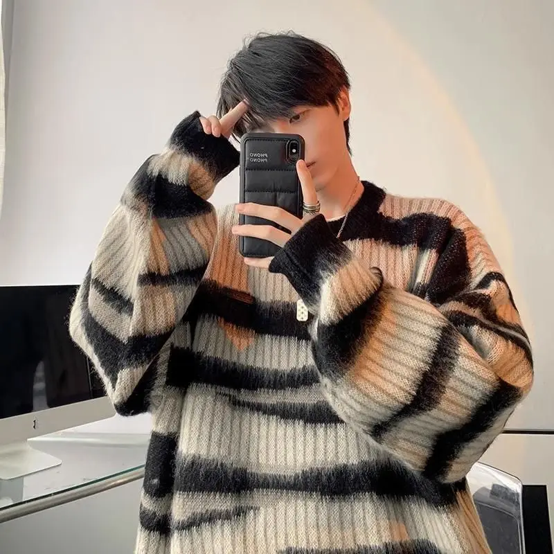 Sweater American autumn and winter retro couple striped sweater men and women lazy high loose trendy design jacket sweatshirt
Sweater American autumn and winter retro couple striped sweater men and women lazy high loose trendy design jacket sweatshirt