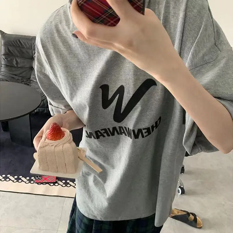 Fashionable Korean cotton t shirt for women summer y2k 2024 new loose design gray English printed round neck half sleeved top
Fashionable Korean cotton t shirt for women summer y2k 2024 new loose design gray English printed round neck half sleeved top