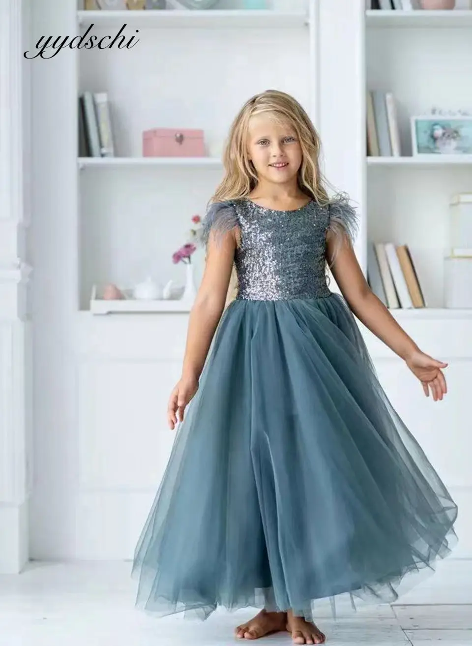 Elegant Blue Flower Girl Dress Princess Sequins Ball Gown Kids Birthday Party Dresses 2023 Feathers Pageant Vestidos De Novia
Elegant Blue Flower Girl Dress Princess Sequins Ball Gown Kids Birthday Party Dresses 2023 Feathers Pageant Vestidos De Novia